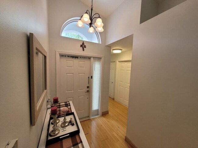 Building Photo - 10674 Oak Bend Way