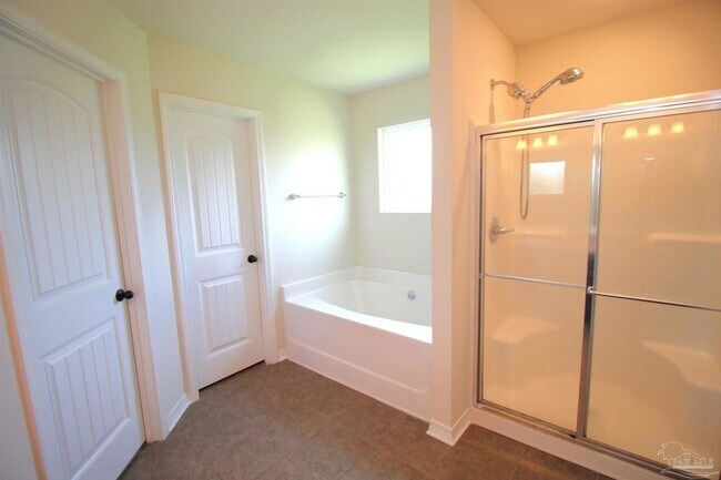 Building Photo - 5621 Peach Dr