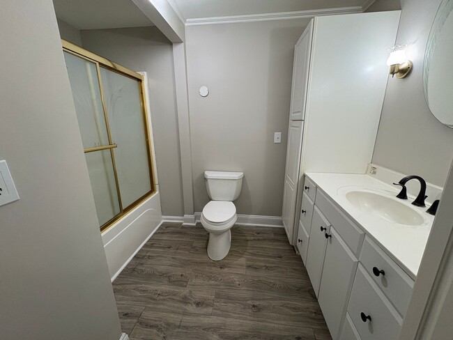 Building Photo - MOVE IN SPECIAL: 3 Bedroom, 2 Bathroom House in High Point!