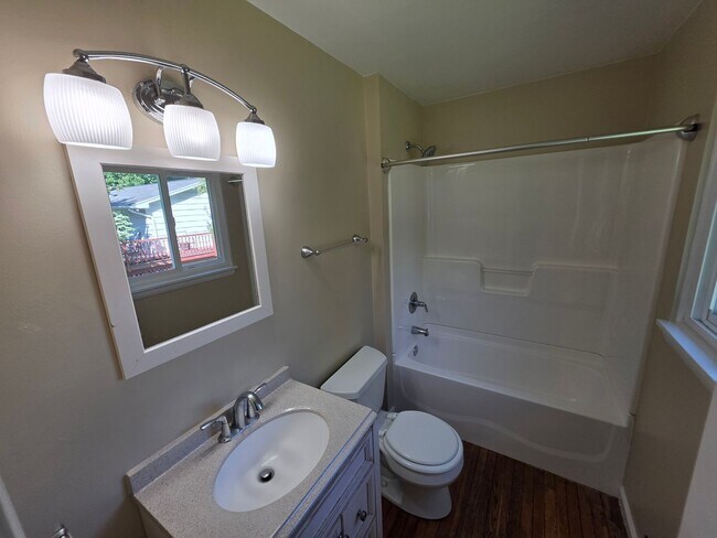 Building Photo - 32 Golden Rod Ln