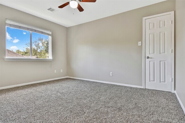 Building Photo - 5601 Savannah Woods Ln