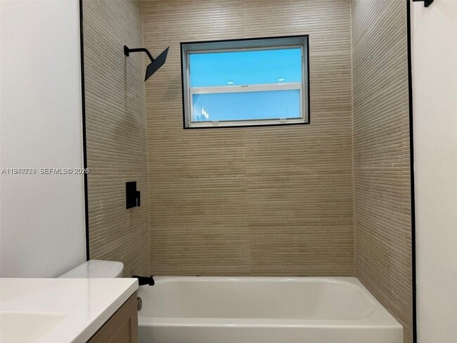 Building Photo - 370 NW 43rd Ave