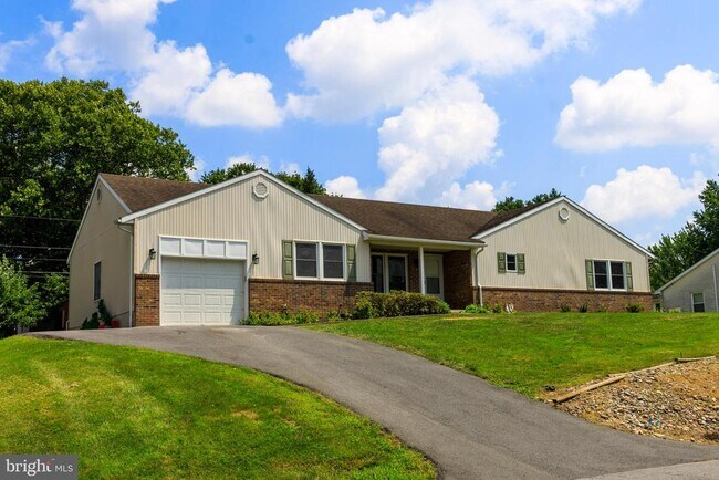 Primary Photo - 13929 Green Mountain Dr