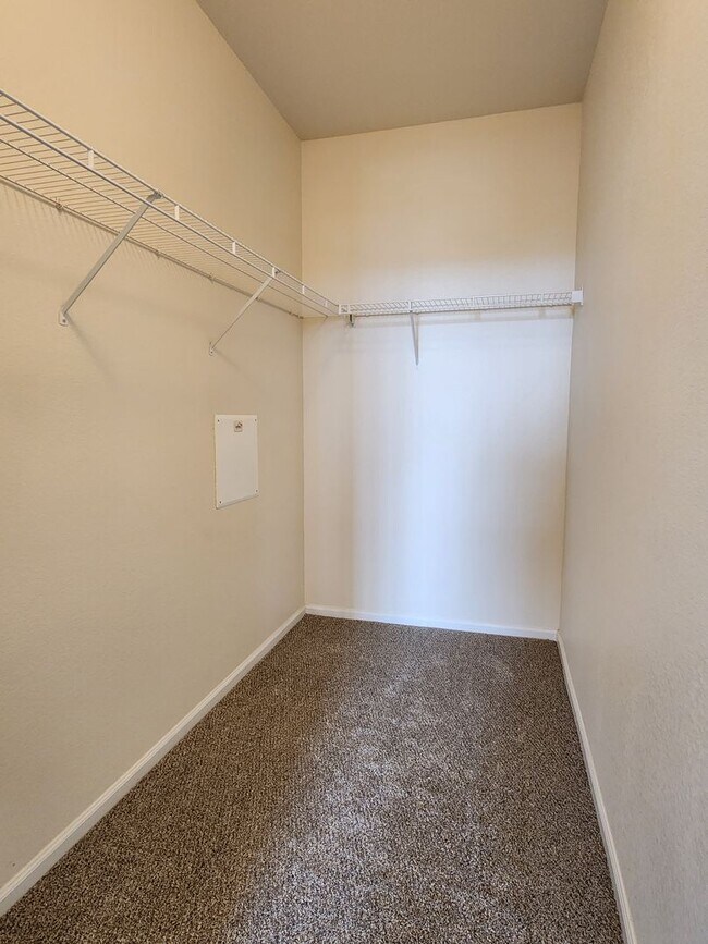 Building Photo - 3rd floor condo close to Cherry Creek Reservoir and DTC!