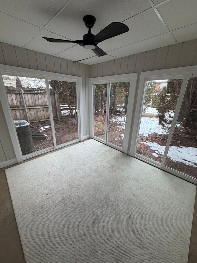 Building Photo - 3 Bedroom Townhouse