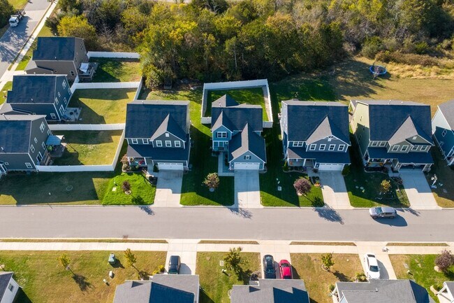 Building Photo - 838 Dean Dr