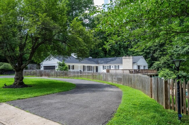 Primary Photo - 7732 Canal Ct