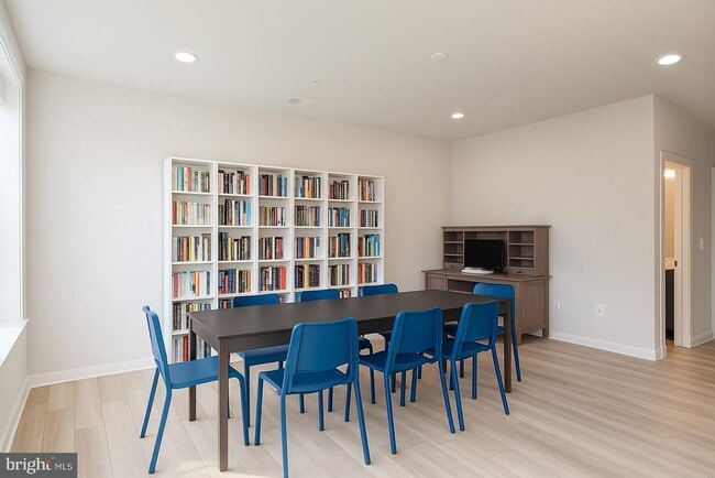 Building Photo - 8642 Satinwood Dr