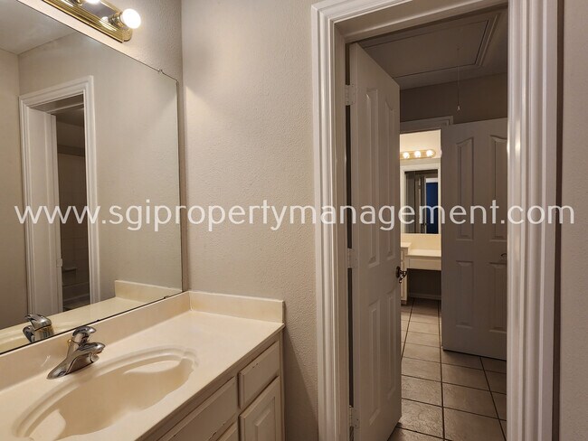 Building Photo - 6317 Day Spring Dr