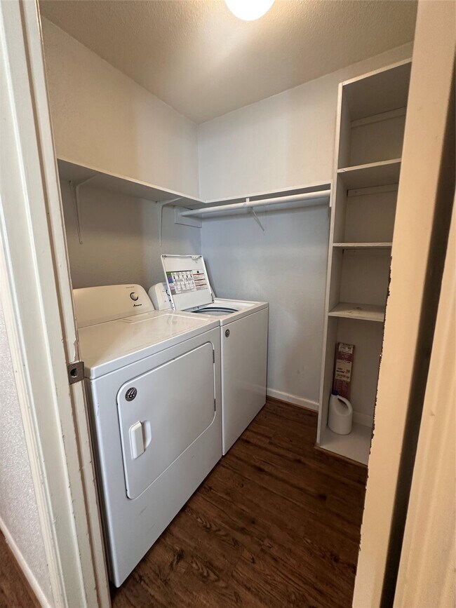 Building Photo - 1413 Bonanza Rd