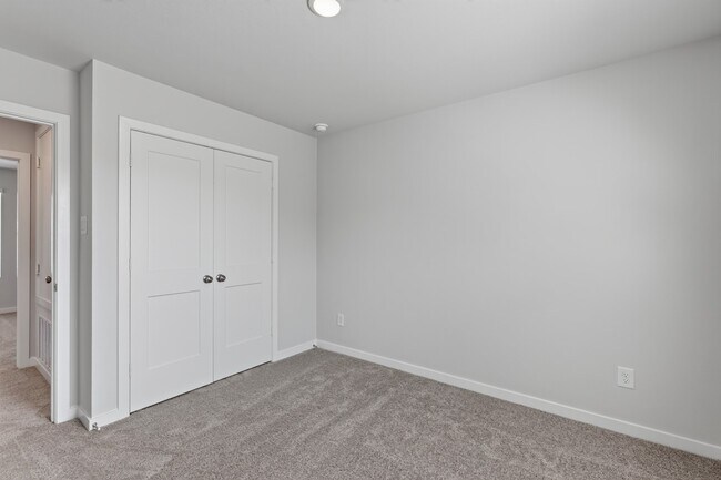 Building Photo - 7762 Bergamot Cir