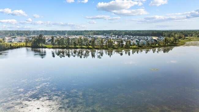 Building Photo - 609 Trotters Ln