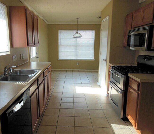Building Photo - 1402 Sycamore Leaf Way