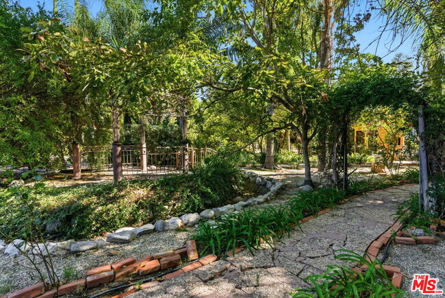 Building Photo - 23135 Dolorosa St