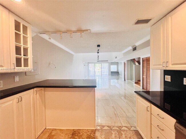 Building Photo - 253 Poinciana Island Dr