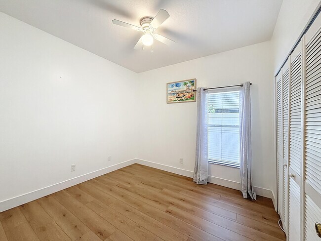 Building Photo - 1143 Canoe Point