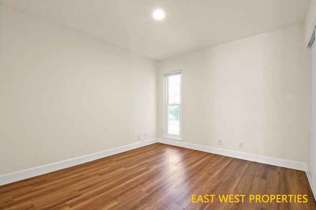 Building Photo - 5012 Greencap Ave