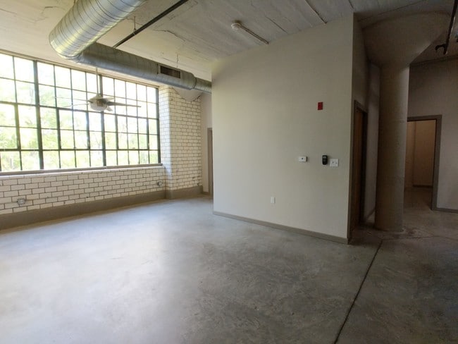 Building Photo - Temtor Lofts