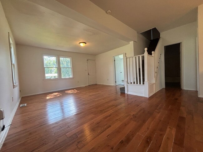 Building Photo - Available now 2 bedroom 1 bath with bonus ...