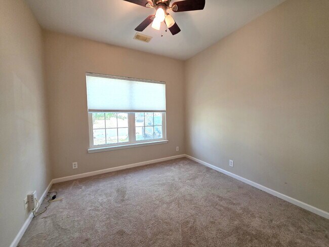 Building Photo - 2 BR Harbor Village Condo