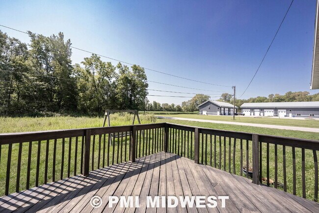 Building Photo - "Charming 4-Bedroom Home with 2 Full Baths in Arcadia – Your Spacious Retreat Awaits!"