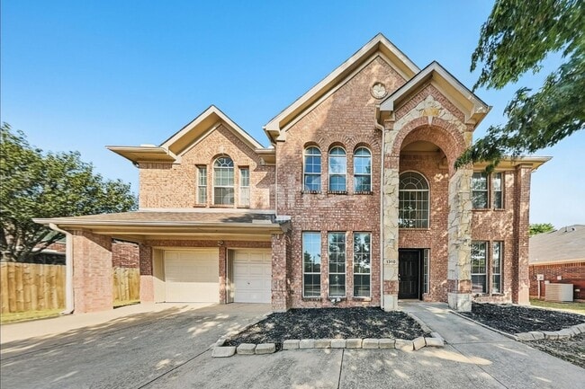 Building Photo - 1360 Calvert Dr