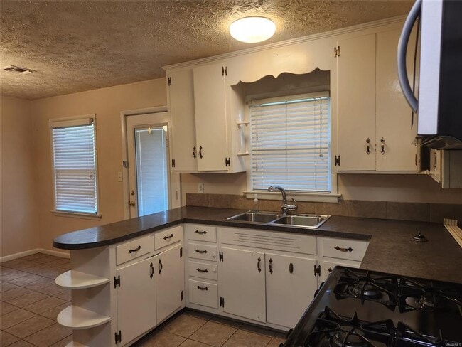 Building Photo - 606 Fairview Ave