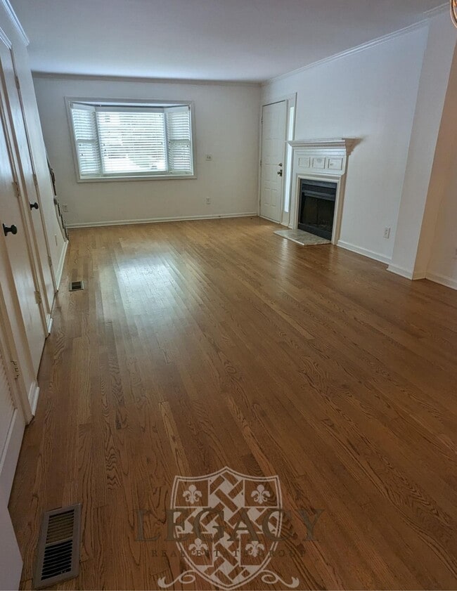 Building Photo - 1101C Biltmore Dr