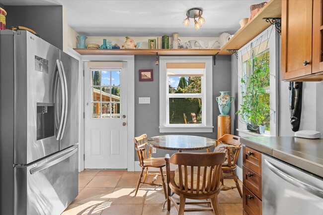 Building Photo - 840 N Farragut St