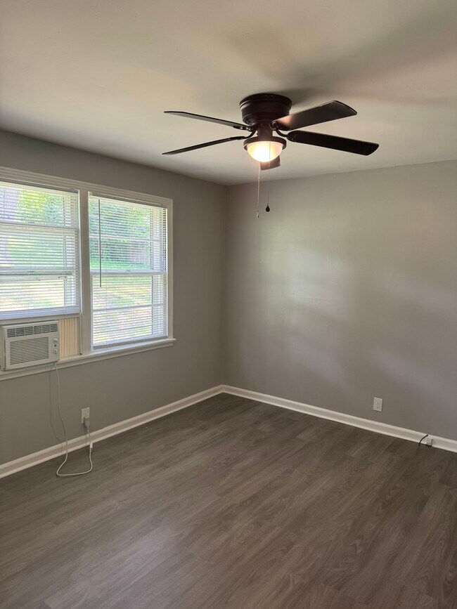 Building Photo - 512 Cottonwood Dr