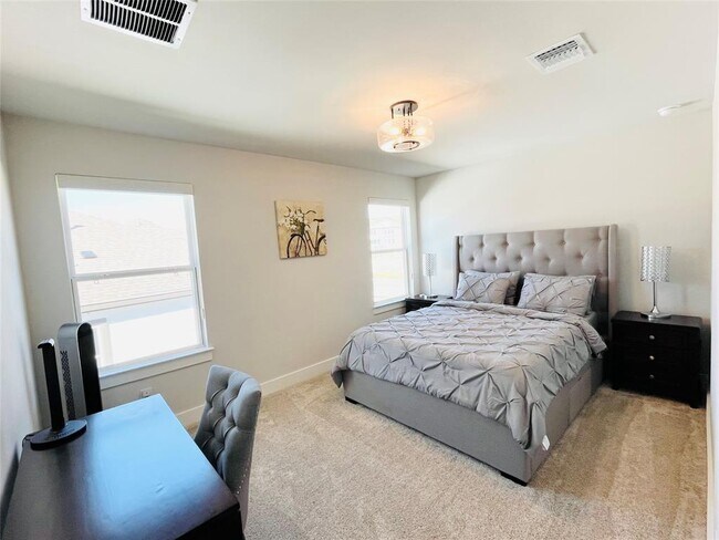 Building Photo - 8504 Pine Muhly Dr