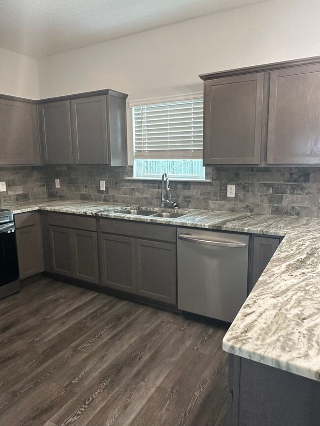 Building Photo - For Rent: Half Off Full First Month Rent