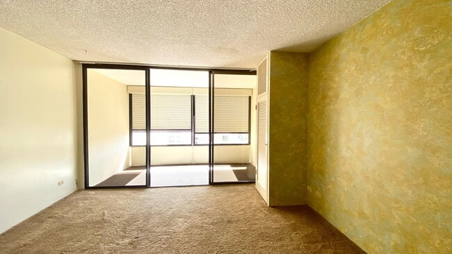 Building Photo - AVAILABLE NOW! STUDIO WITH 1 PARKING IN MAKIKI