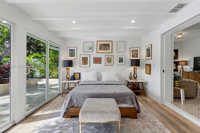 Building Photo - 818 NW 29th Ct