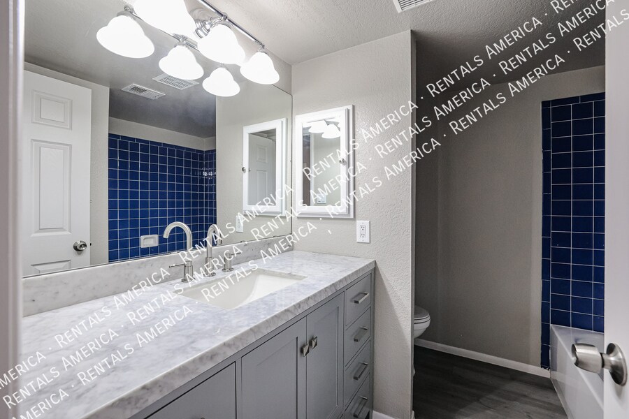 Building Photo - 1453 W Tonopah Dr