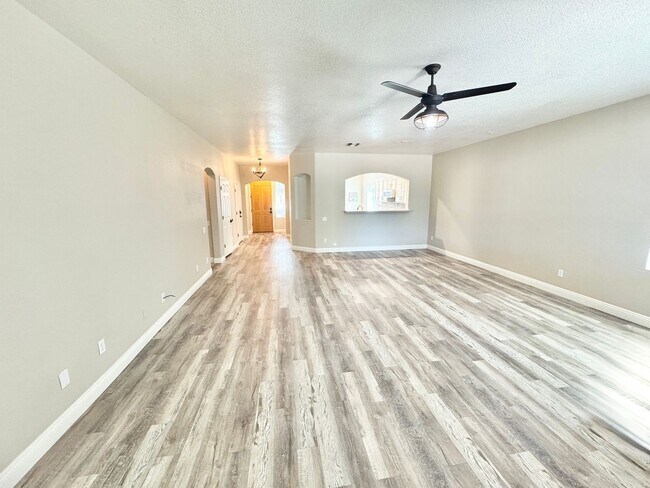 Building Photo - Pristine Single Level 3 Bedroom Home In The Sought After Gated Lagos Vistoso Community in Chandler!