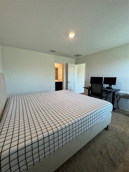 Building Photo - 652 Autumnwood Way