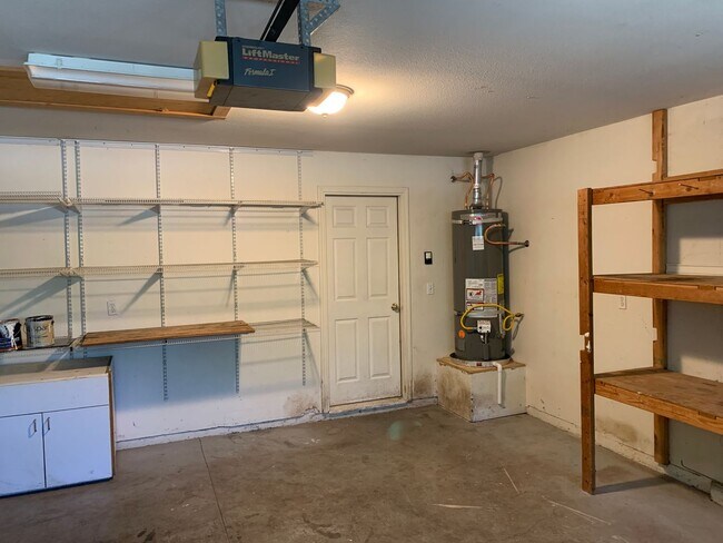 Building Photo - 203 Legacy Ln