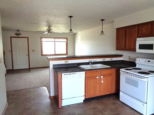 Building Photo - 5418 W Redberry Ln