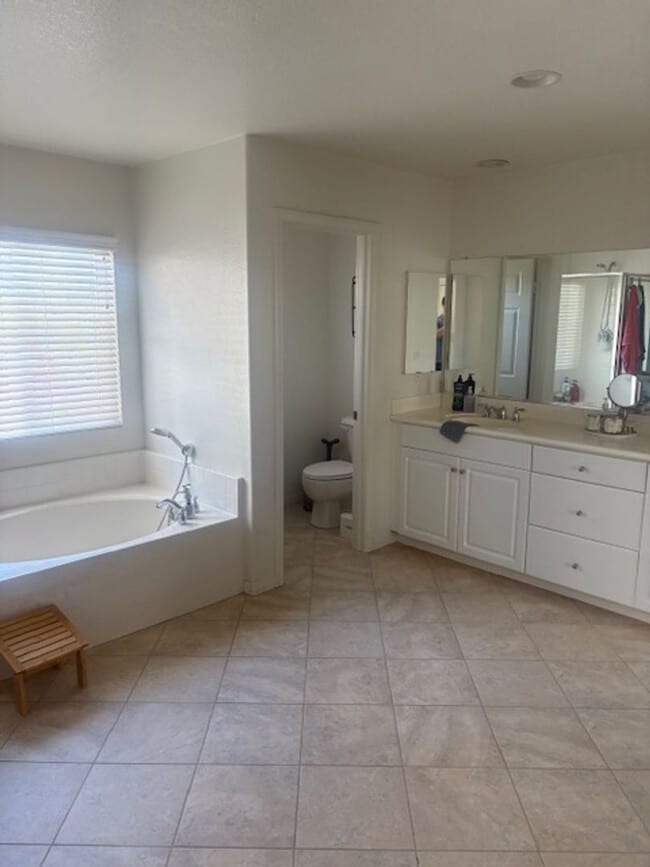 Building Photo - Beautiful Two-Story Residence in Desirable...