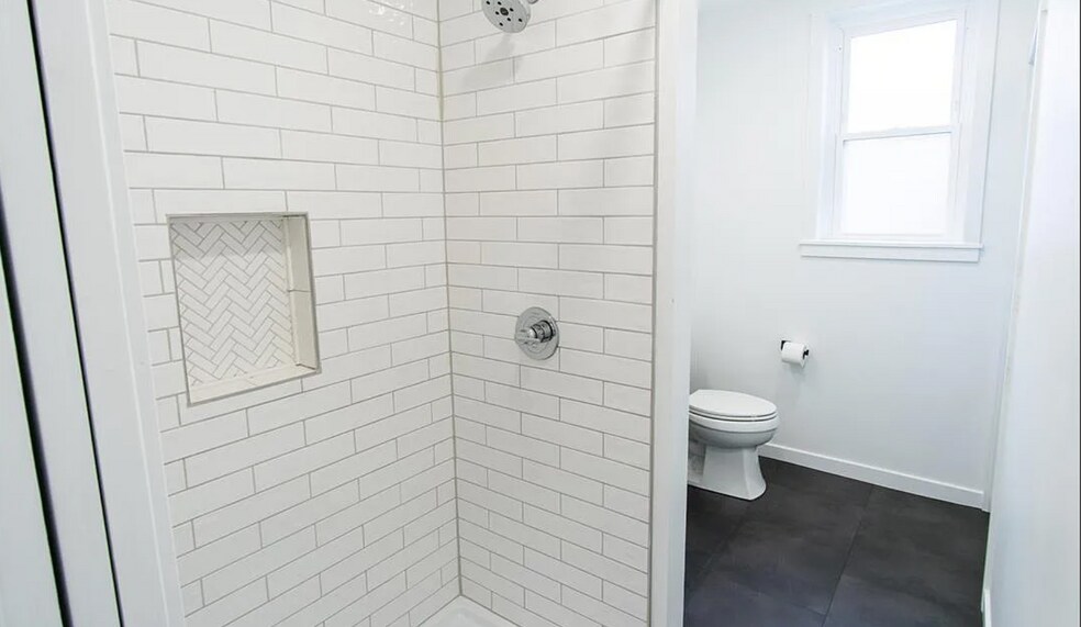 Building Photo - 1915 W Livingston St