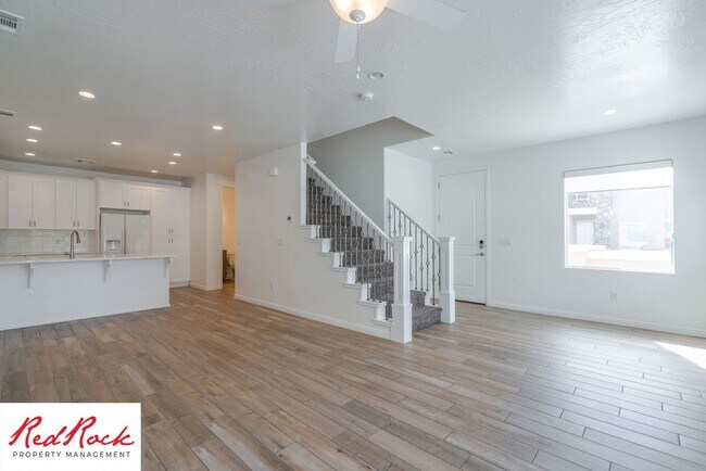 Building Photo - 3 Bedroom, 2.5 Bathroom Townhome in Ivins City