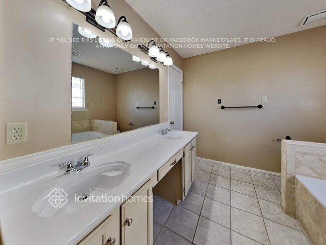 Building Photo - 3409 Windchase Dr