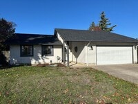Building Photo - Updated 3 bedroom 1.5 bath house in Eugene!