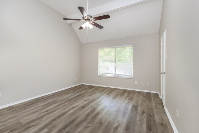 Building Photo - 4017 Hunnington Dr