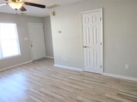 Building Photo - 2 Br 3 BA Townhouse Hunters Creek