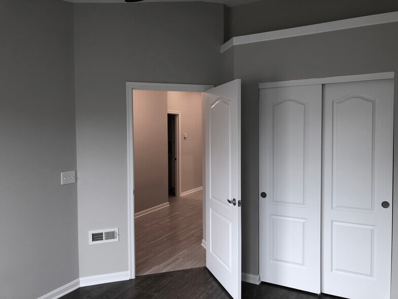 Building Photo - 6571 Pondfield Ln