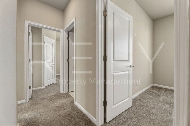 Building Photo - 1015 Vista View Dr