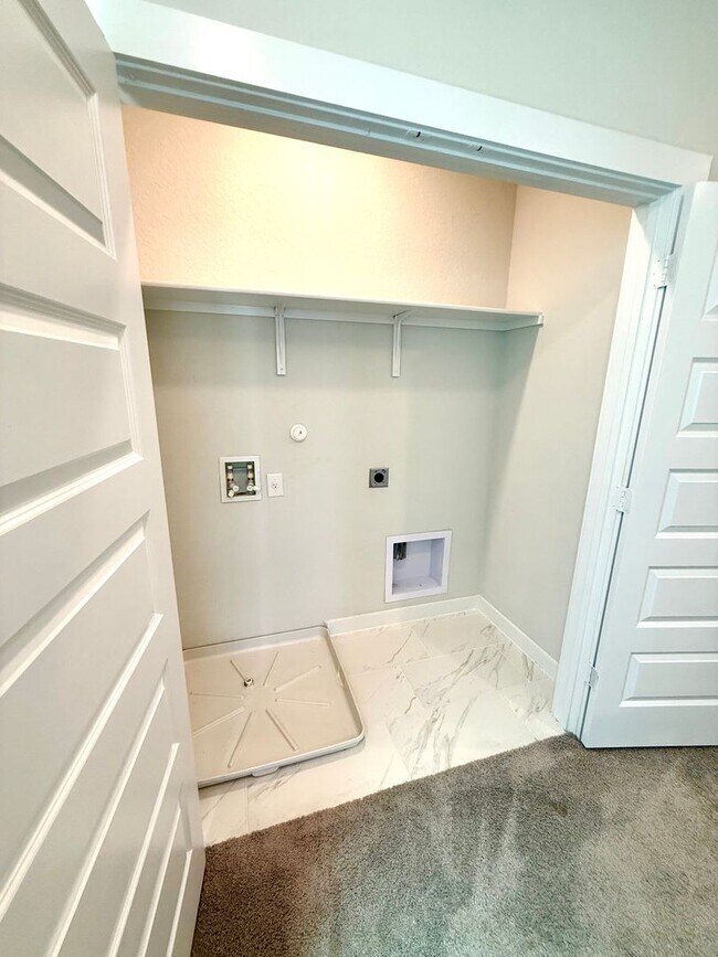 Building Photo - **MOVE IN SPECIAL** 2-Story 3 Bedroom / 2....