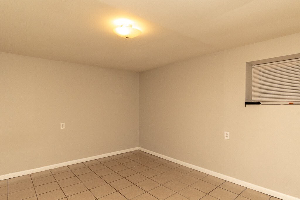 Building Photo - 1052 N Oakley Blvd